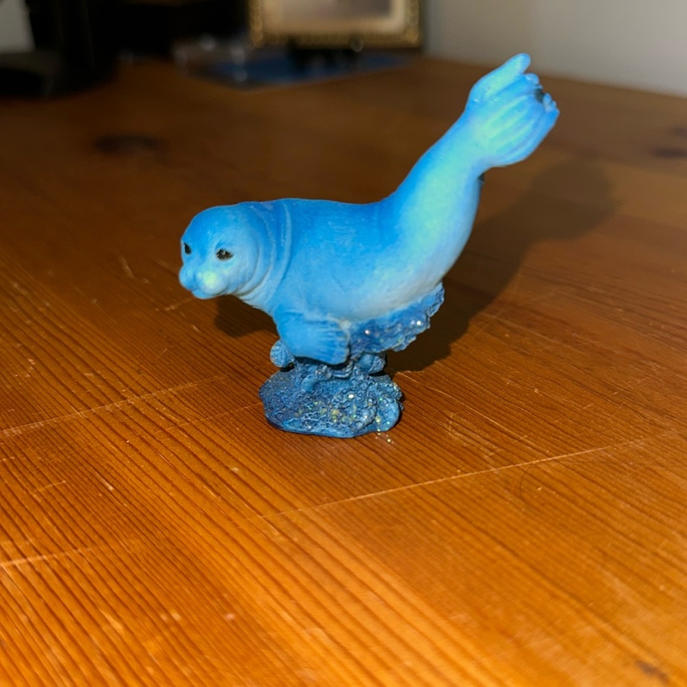 Blue Seal Figurine - Picture 2 of 6